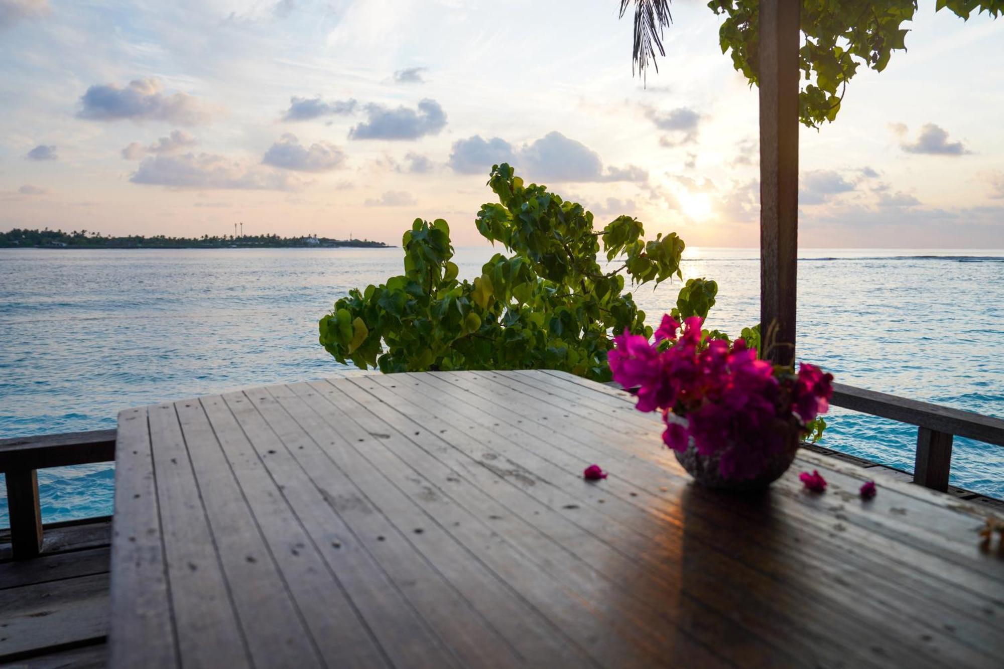 Sun & Surf Hotel Thulusdhoo Kültér fotó
